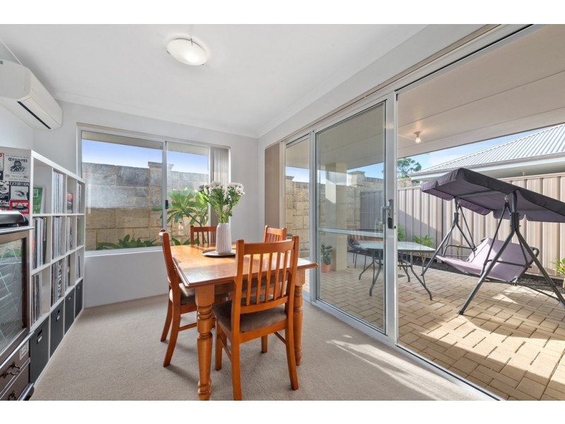 22/15 Crosthwait Circle, Tapping WA 6065