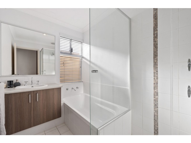 22/15 Crosthwait Circle, Tapping WA 6065