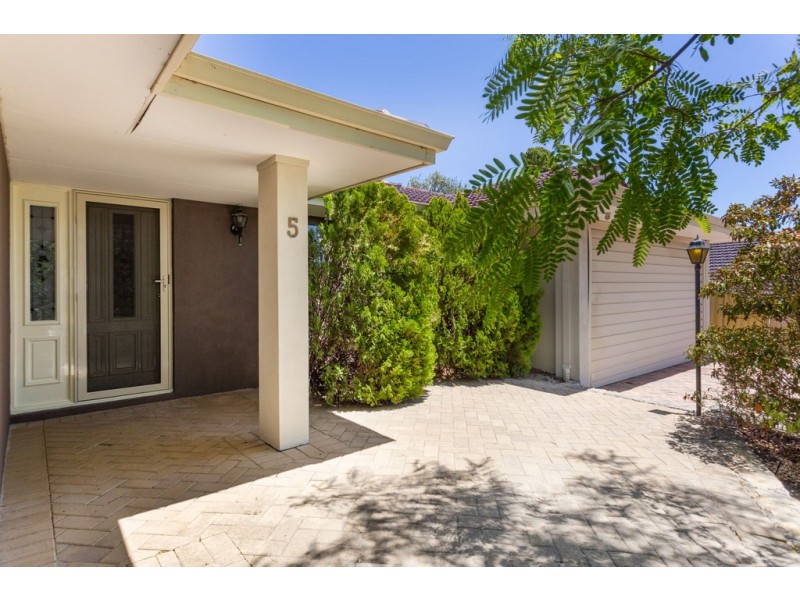 5 Balmoral Way, Kallaroo WA 6025
