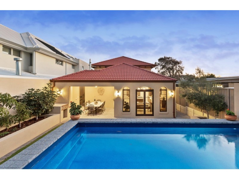 32 Karrinyup Road, Trigg WA 6029