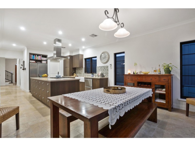 32 Karrinyup Road, Trigg WA 6029