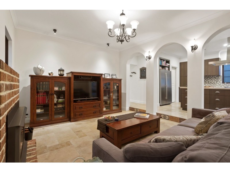 32 Karrinyup Road, Trigg WA 6029