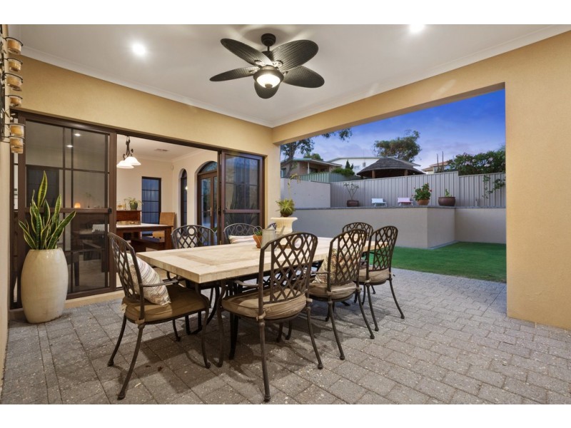 32 Karrinyup Road, Trigg WA 6029