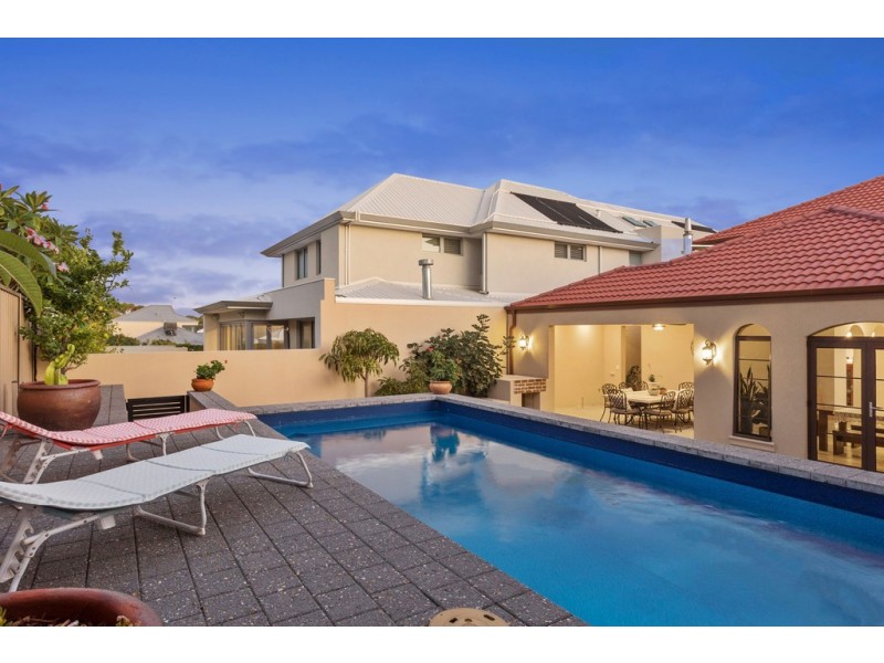 32 Karrinyup Road, Trigg WA 6029