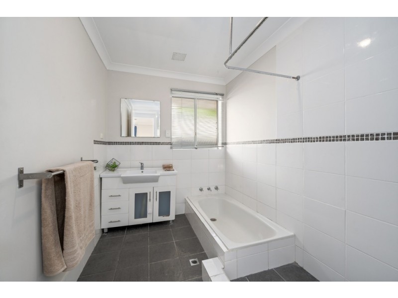 15 Johns Wood Drive, Kingsley WA 6026