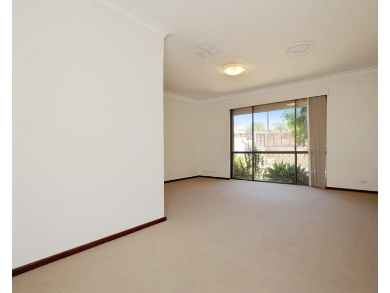 6 Dania Close, Craigie WA 6025