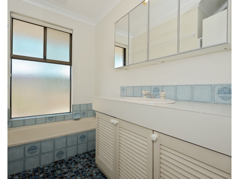 6 Dania Close, Craigie WA 6025