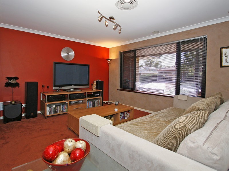 11 Gardon Rise, Gwelup WA 6018