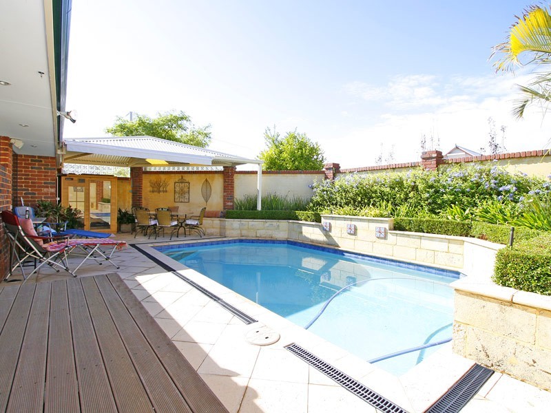 11 Gardon Rise, Gwelup WA 6018