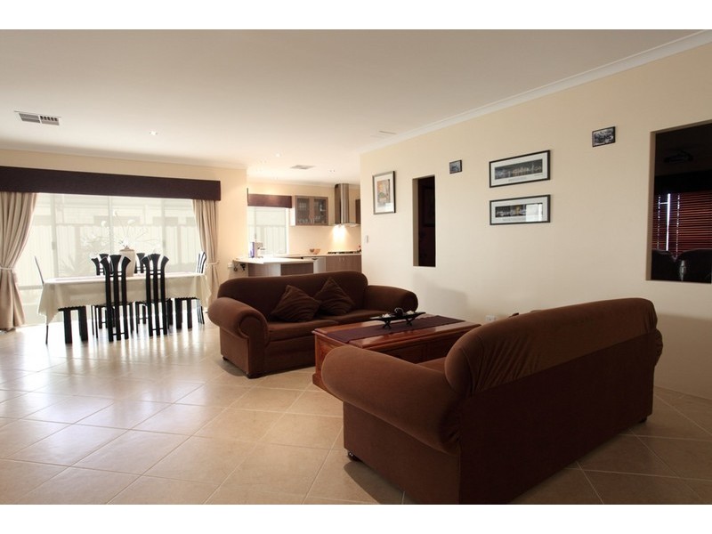 63 Keanefield Drive, Carramar WA 6031