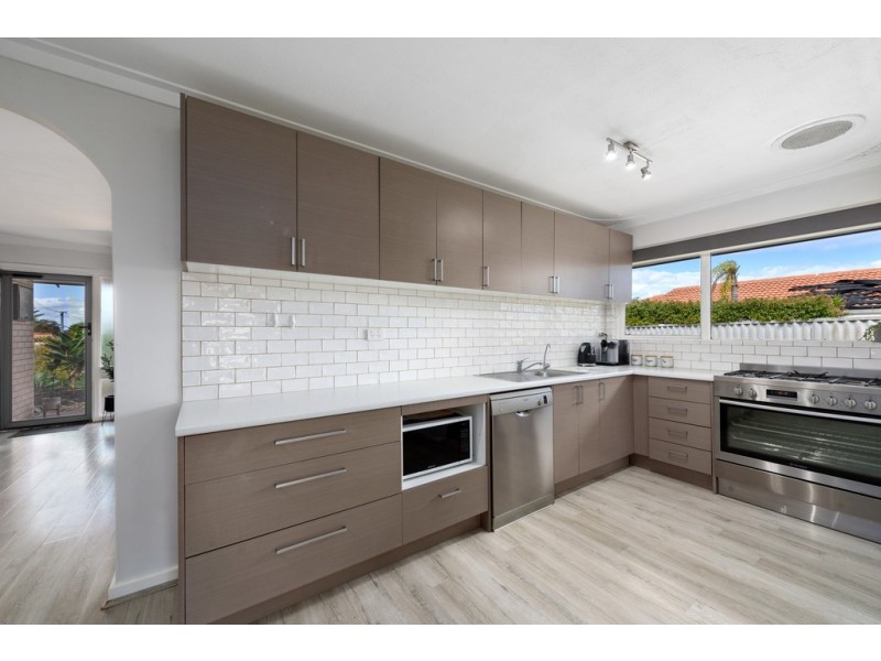 17 Windsor Place, Kallaroo WA 6025