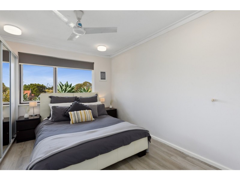 17 Windsor Place, Kallaroo WA 6025