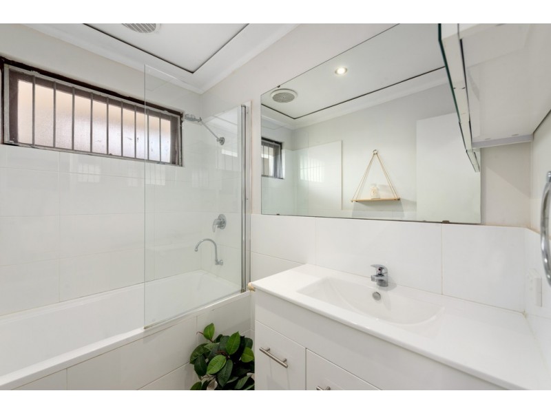 17 Windsor Place, Kallaroo WA 6025