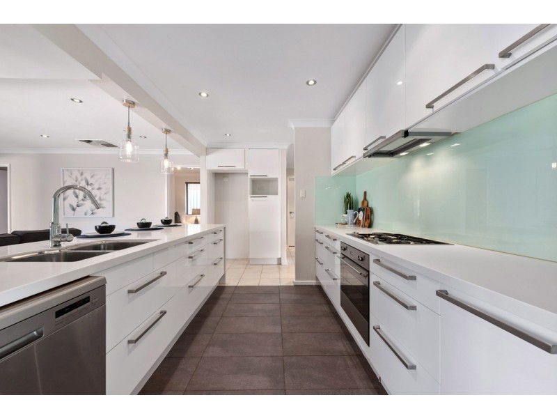 17 Halidon Street, Kingsley WA 6026