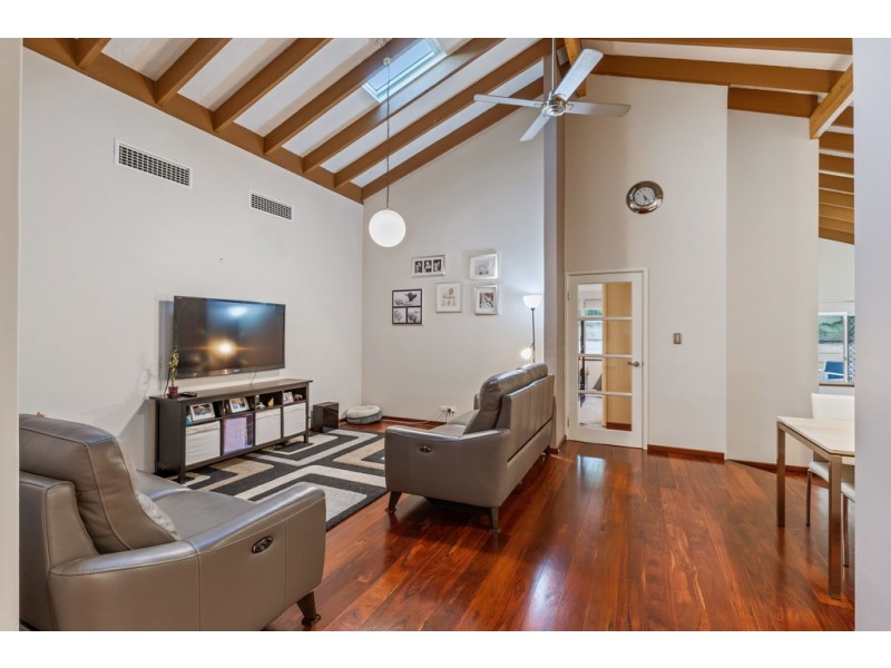 11 Glenbar Road, Duncraig WA 6023