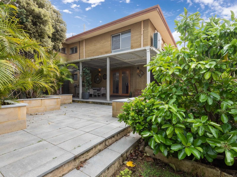 2 Gunida Street, Mullaloo WA 6027