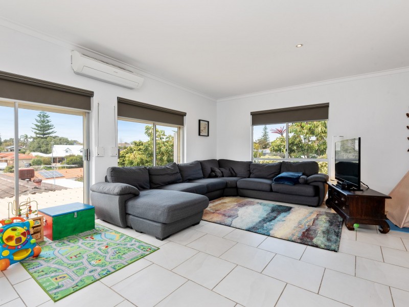 2 Gunida Street, Mullaloo WA 6027