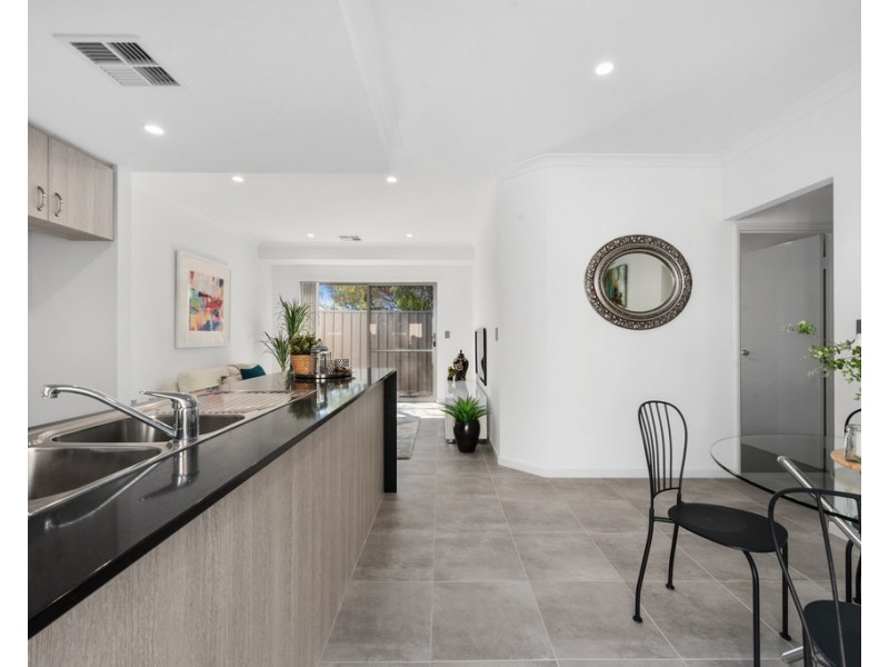 16c Windsor Place, Kallaroo WA 6025