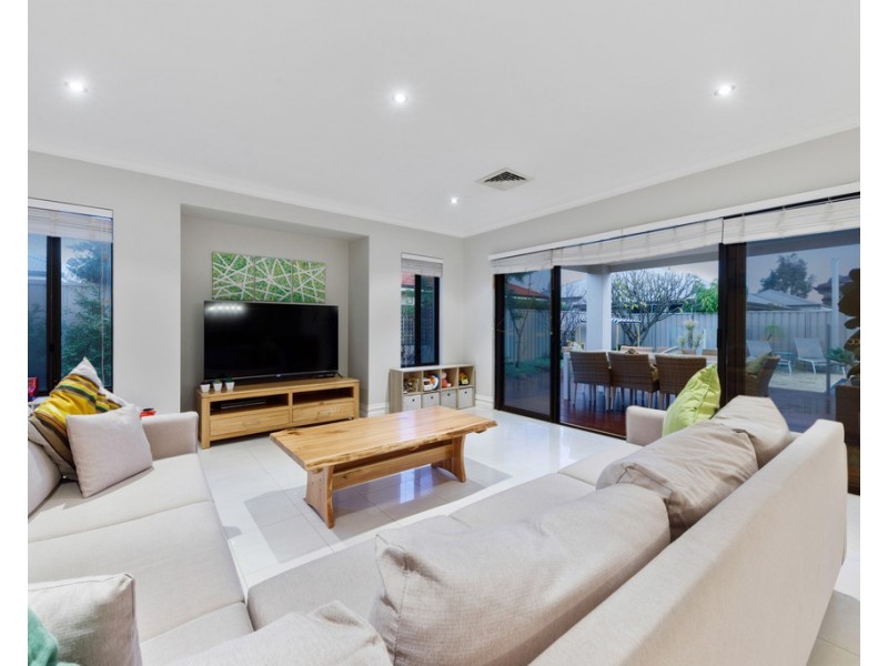 42 Carpenteria Drive, Stirling WA 6021