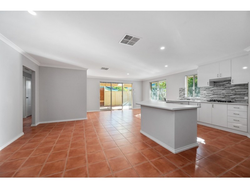 31 Oakdene Drive, Madeley WA 6065