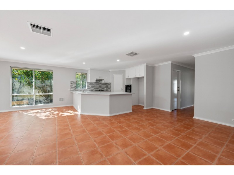 31 Oakdene Drive, Madeley WA 6065