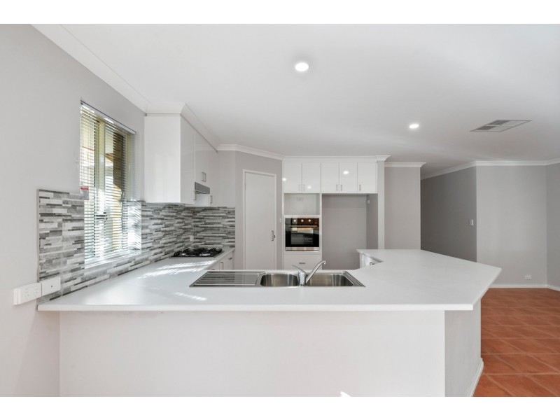 31 Oakdene Drive, Madeley WA 6065