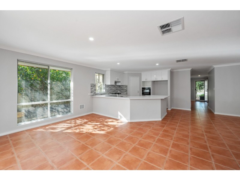 31 Oakdene Drive, Madeley WA 6065