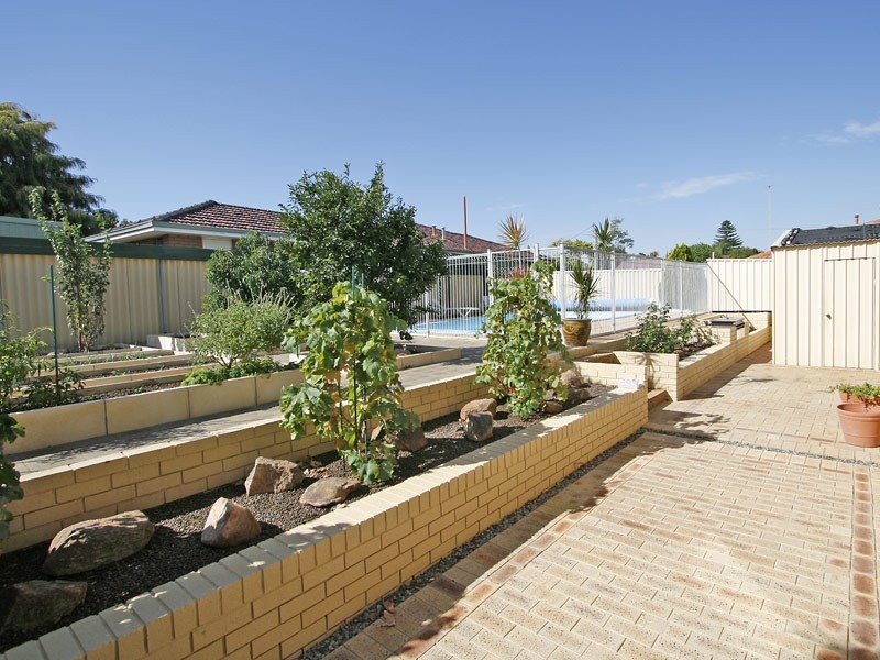 15 Anerley Street, Hamersley WA 6022