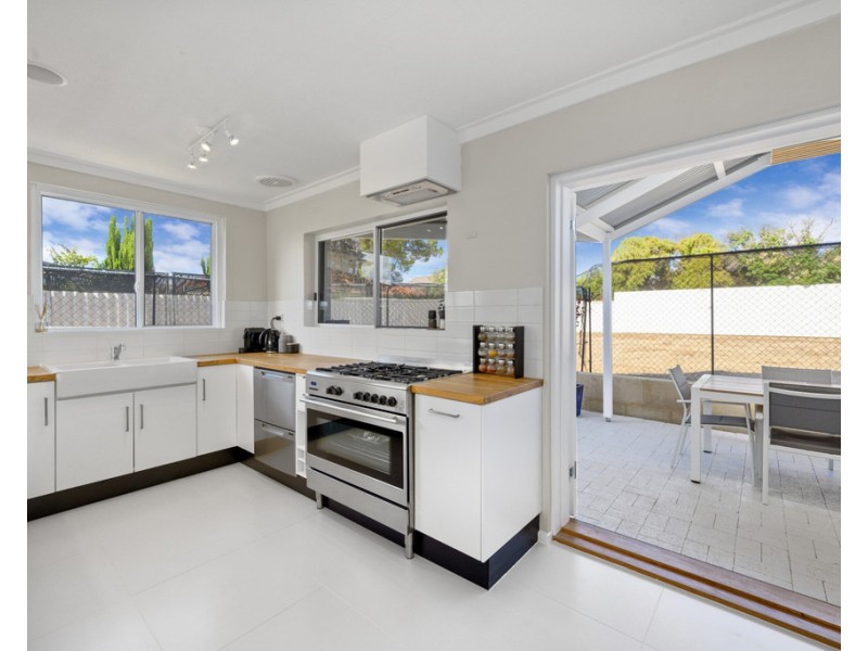 61 Bridgewater Drive, Kallaroo WA 6025