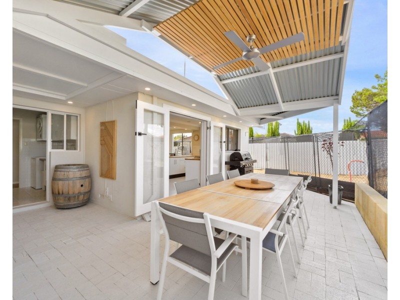 61 Bridgewater Drive, Kallaroo WA 6025