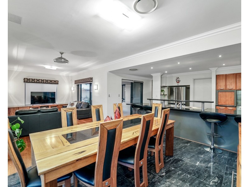 15 Como Way, Stirling WA 6021