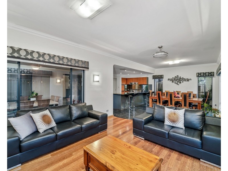 15 Como Way, Stirling WA 6021