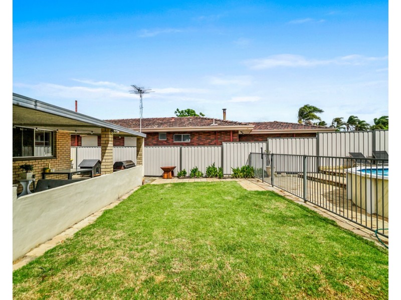 4 Coatelan Drive, Stirling WA 6021