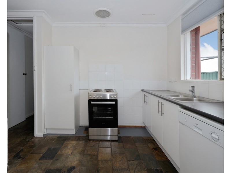 2 Mayflower Crescent, Craigie WA 6025