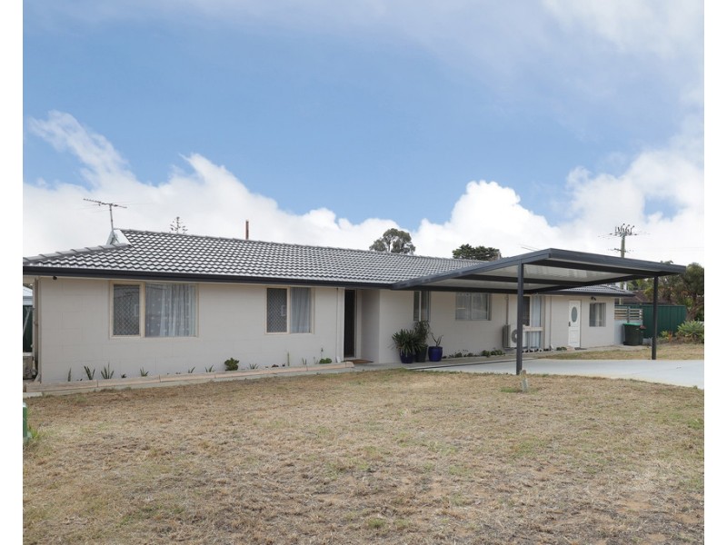 2 Mayflower Crescent, Craigie WA 6025