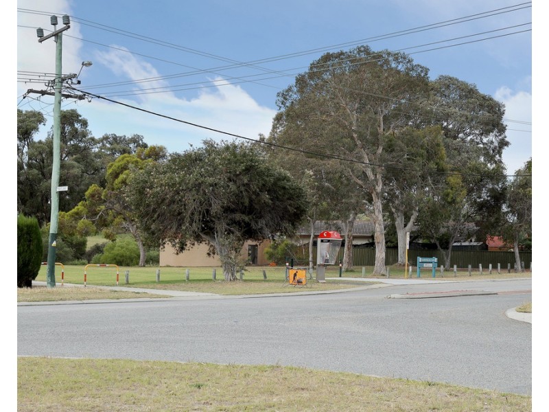 2 Mayflower Crescent, Craigie WA 6025