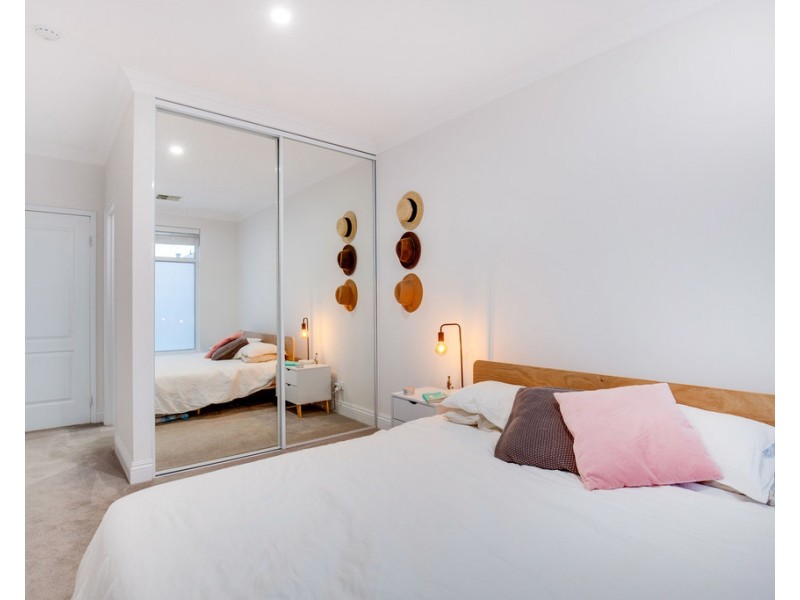 4/31 Connaught Street, West Leederville WA 6007