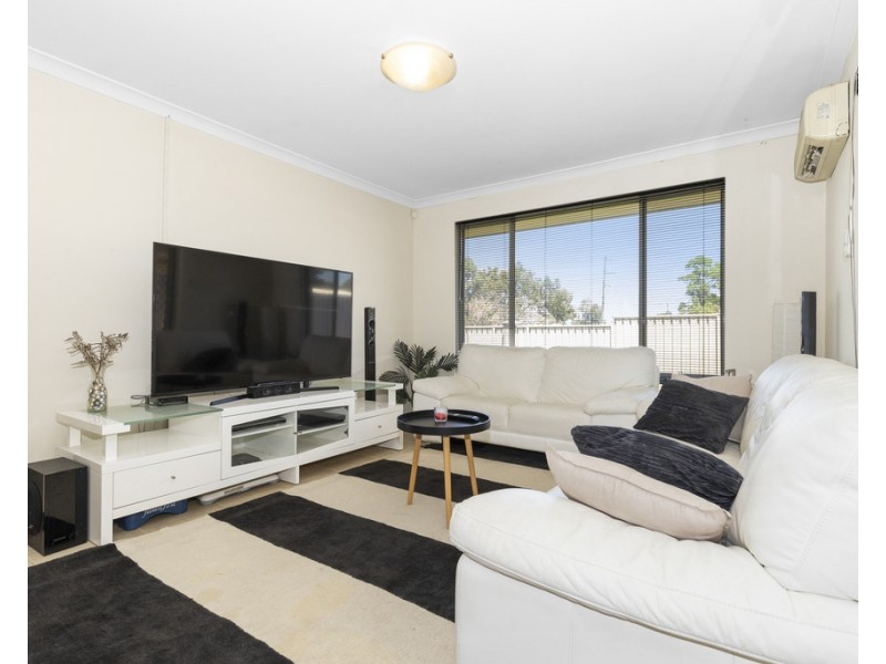 112 Hellfire Drive, Darch WA 6065