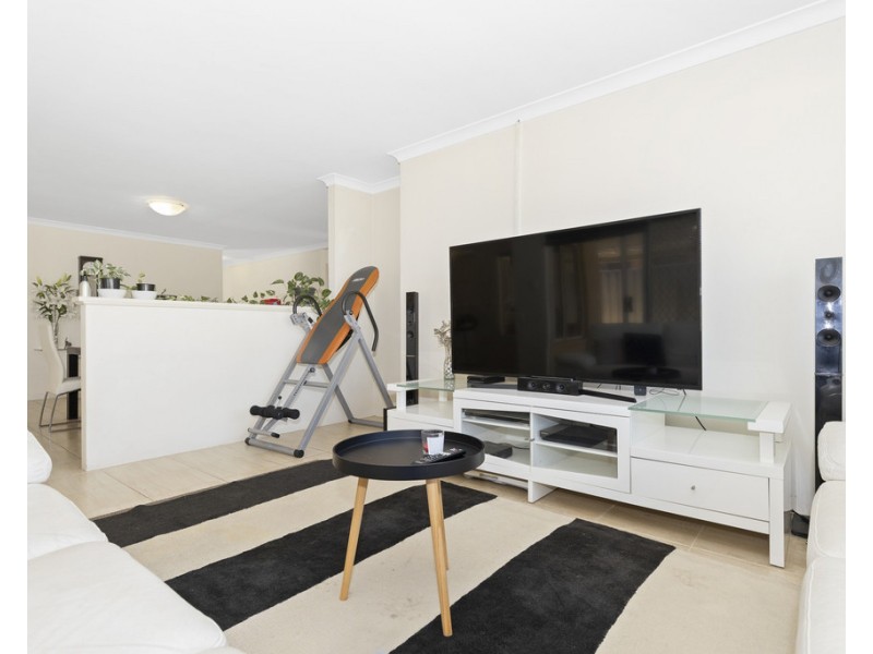 112 Hellfire Drive, Darch WA 6065