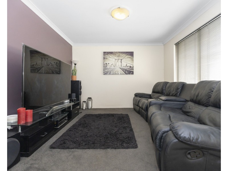 112 Hellfire Drive, Darch WA 6065