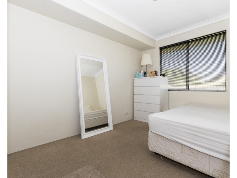 112 Hellfire Drive, Darch WA 6065