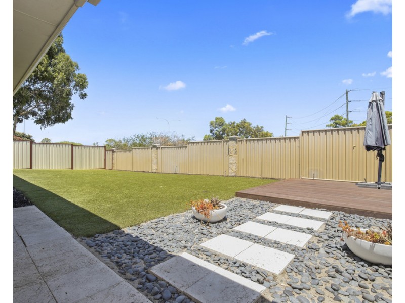 112 Hellfire Drive, Darch WA 6065