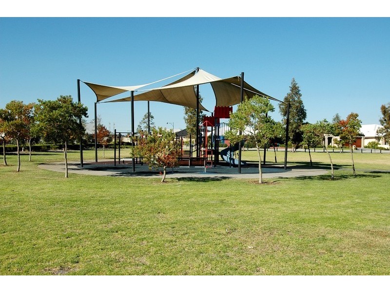 18 Canopus Loop, Hammond Park WA 6164