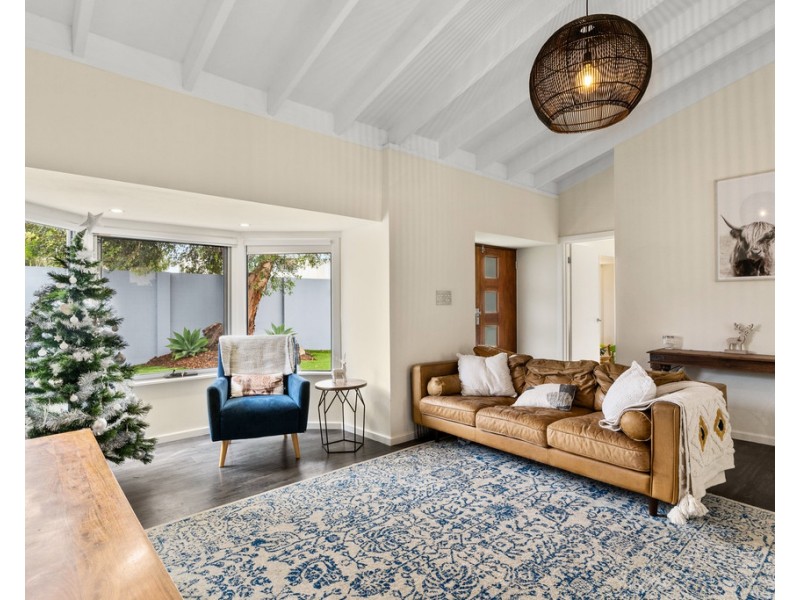 8 Benan Street, Kallaroo WA 6025