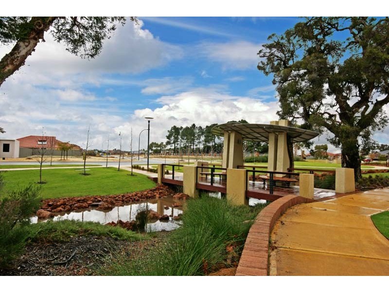 5 Mansfield Way, Piara Waters WA 6112