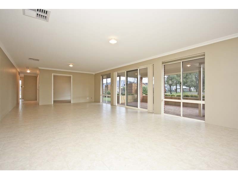 12 Edgecumbe Way, Baldivis WA 6171