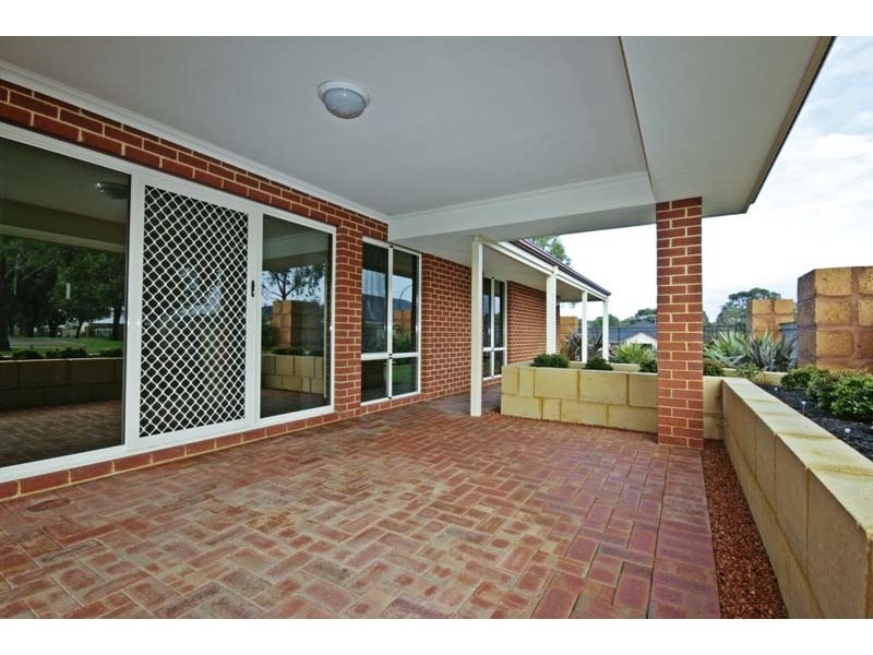 12 Edgecumbe Way, Baldivis WA 6171
