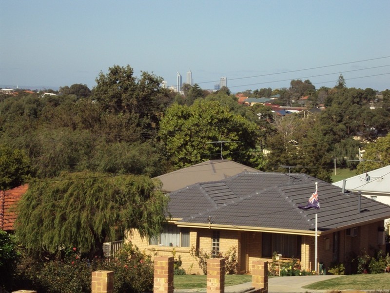 21 Gwelup St, Karrinyup WA 6018