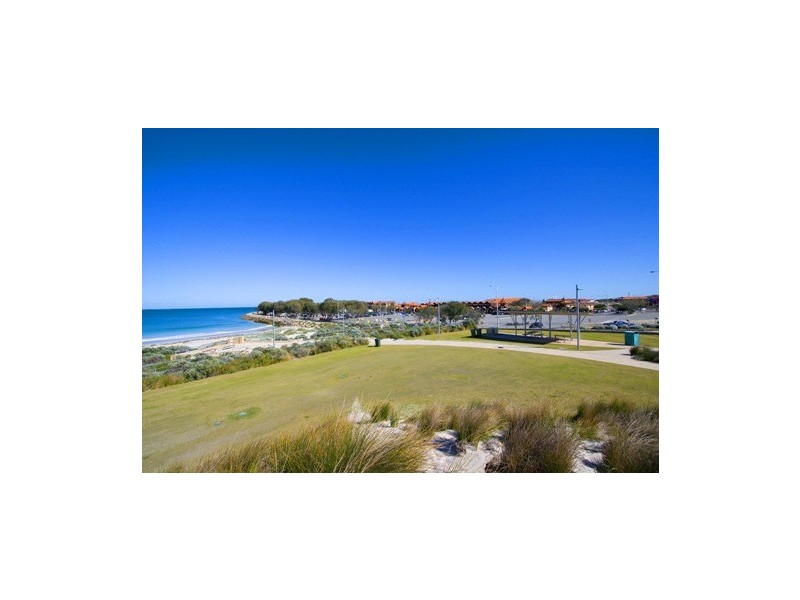 67A Cook Ave, Hillarys WA 6025