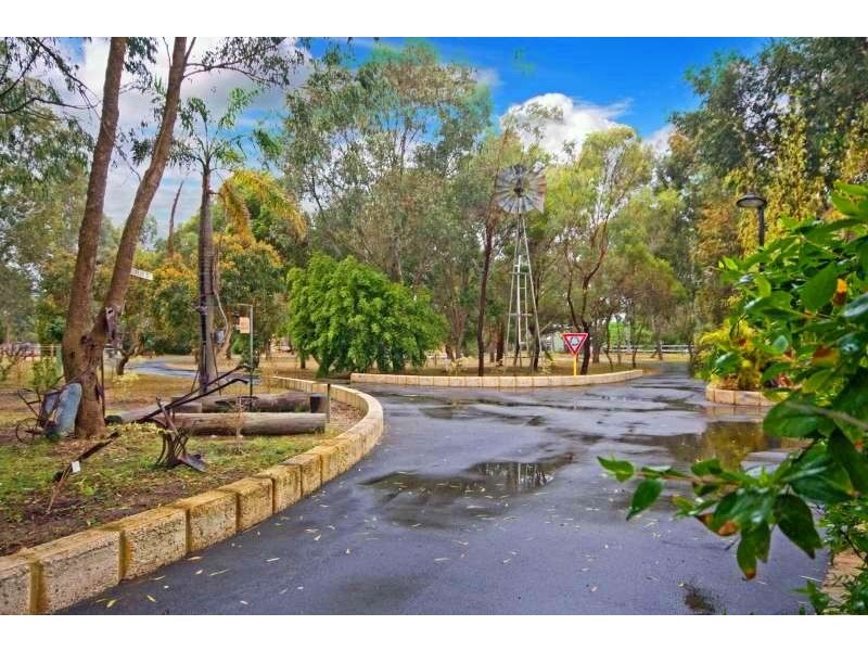 540 Neaves Rd, Wanneroo WA 6065